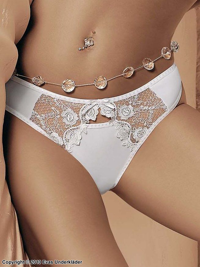 Thong panty with lace details
